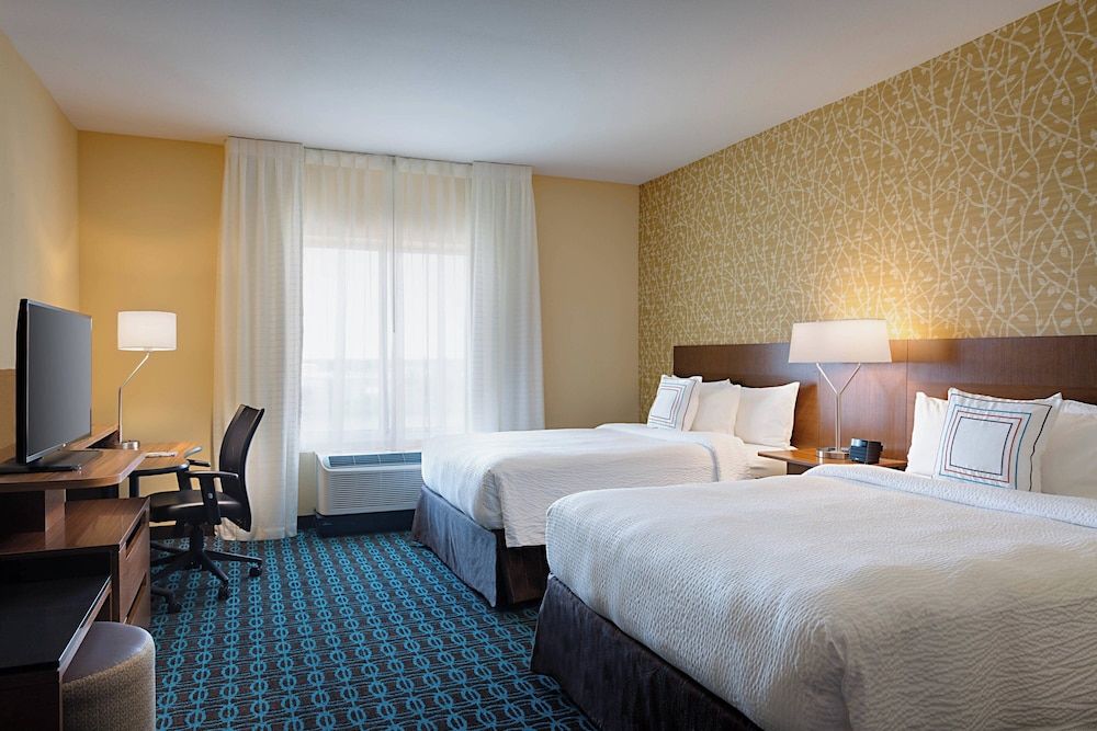Room, 2 Queen Beds (Mobility Accessible, Roll-In Shower)