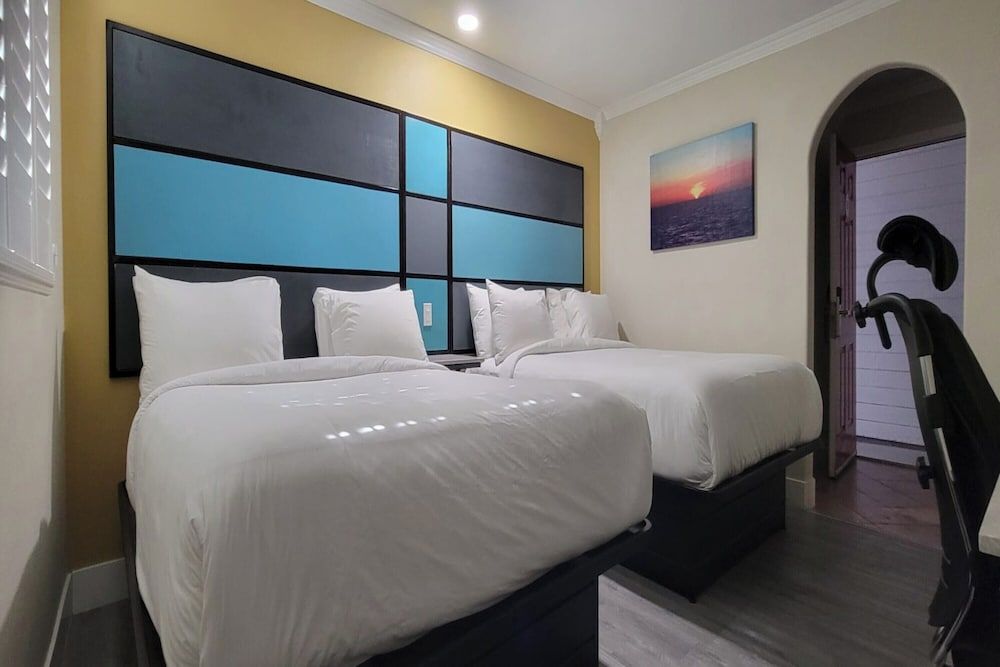 Hotel Avenida Victorville I 15