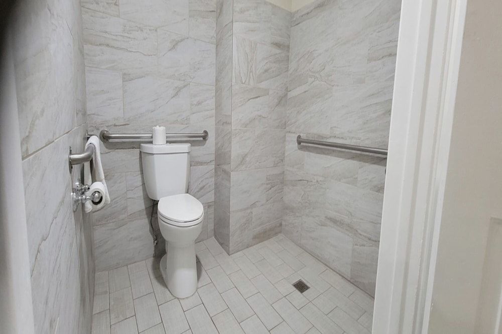 Hotel Avenida Victorville I 15 Room, 1 Queen Bed, Accessible Bathtub, Non Smoking 4