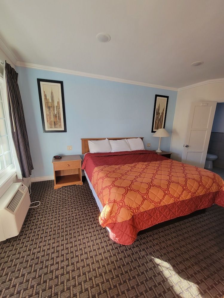 Standard Room, 1 King Bed