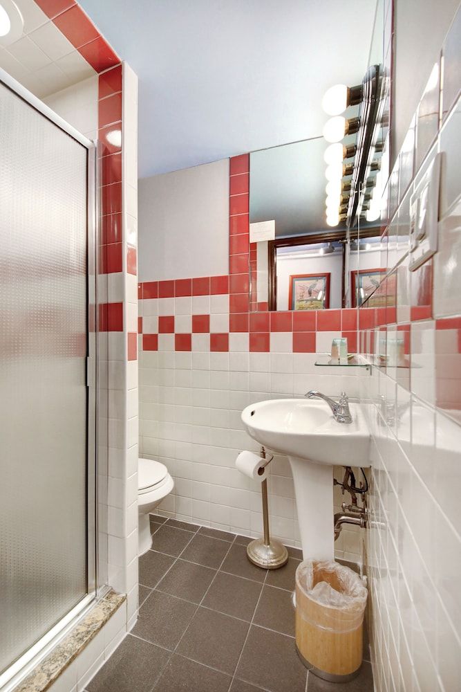 Chelsea Pines Inn Standard Double Room, 1 Double Bed 11