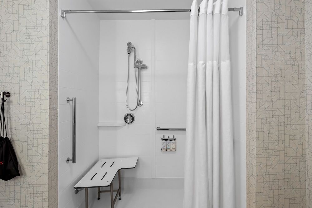 Suite, 2 Queen Beds, Accessible (Roll-In Shower)