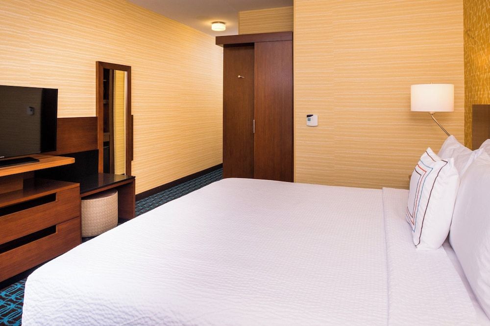 Suite, 1 King Bed with Sofa bed, Non Smoking (Hearing Accessible)