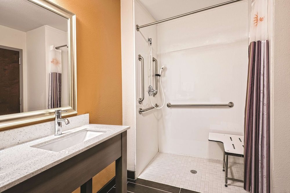 Room, 2 Queen Beds, Accessible, Non Smoking (Mobility,Hearing,Roll-In Shower)