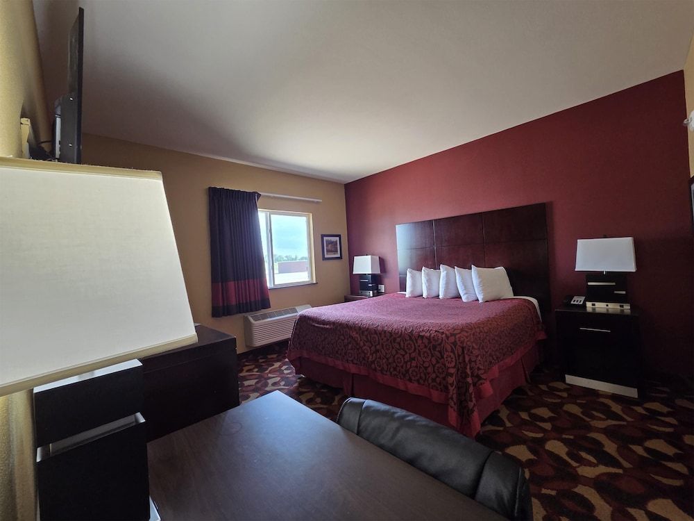 Standard Room, 1 King Bed, Accessible, Kitchen (Bathtub; Larger Room)