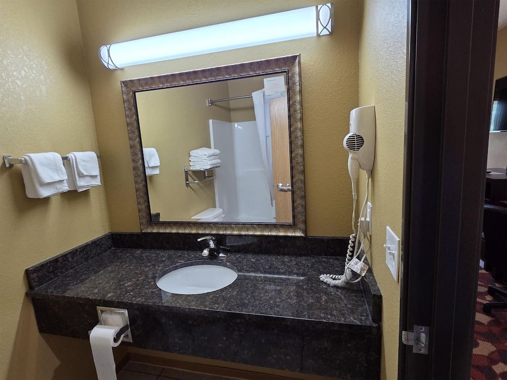 Standard Room, 1 King Bed, Non Smoking, Kitchen