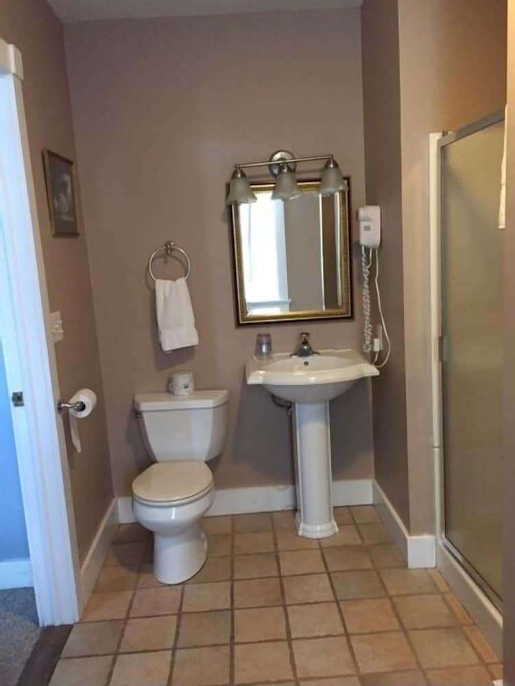 The Lincklaen House Suite, 1 Queen Bed, Jetted Tub 3