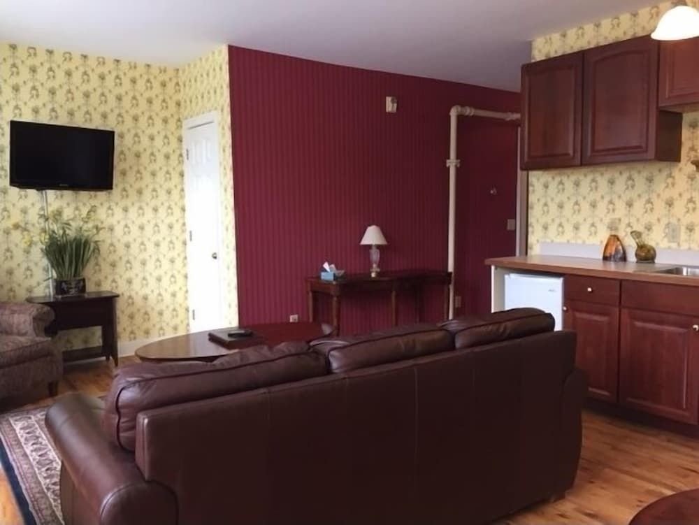 Suite, 1 King Bed, Jetted Tub