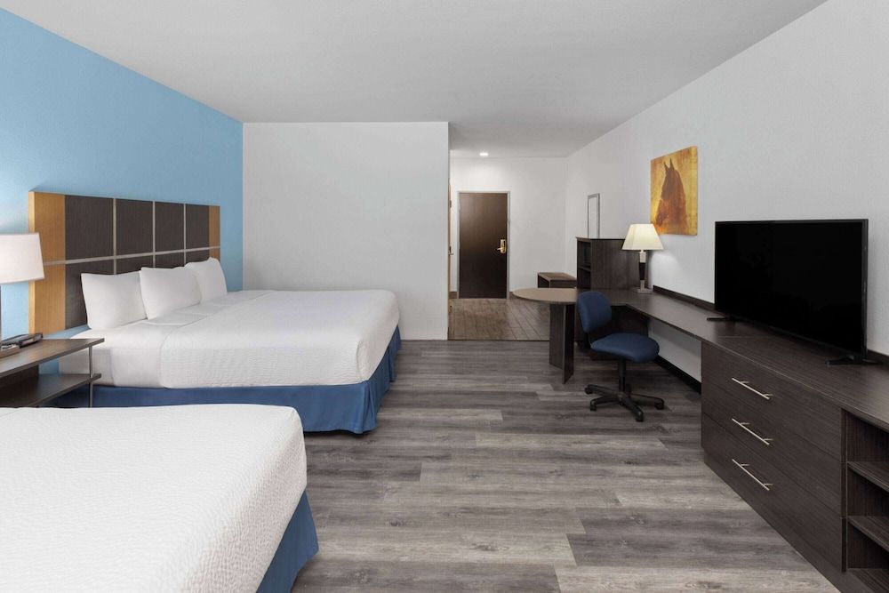 Room, Multiple Beds, Accessible, Non Smoking (Mobility/Hearing, Tub w/ Grab Bars)