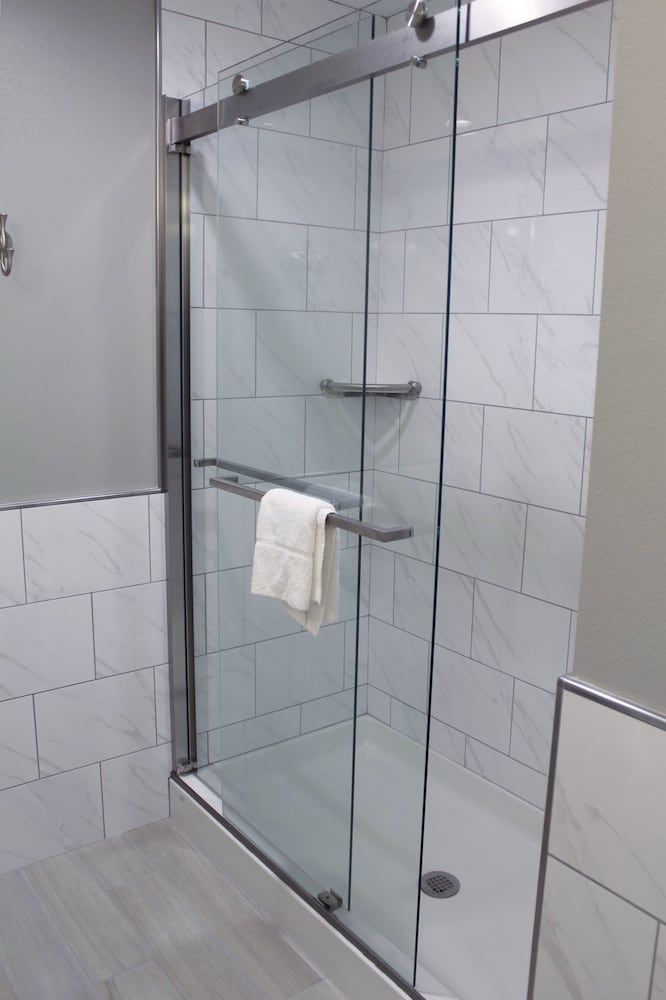 Carlisle Inn Deluxe 2 Queen Beds 3