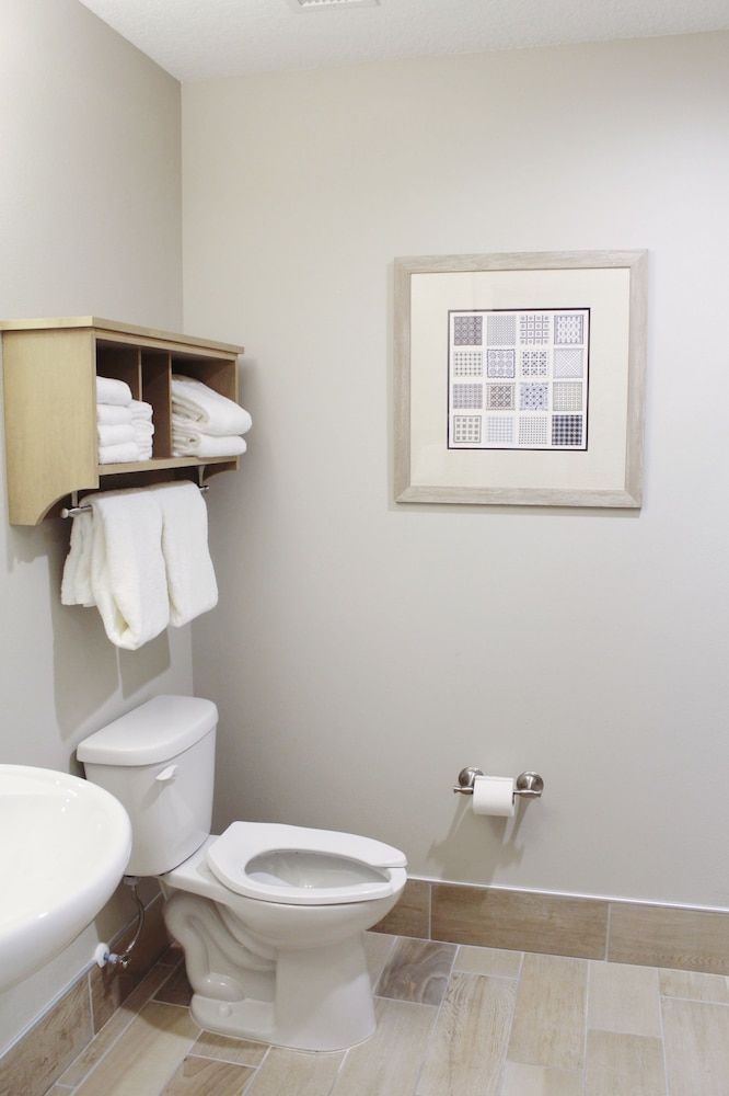 Carlisle Inn Deluxe 2 Queen Beds 4