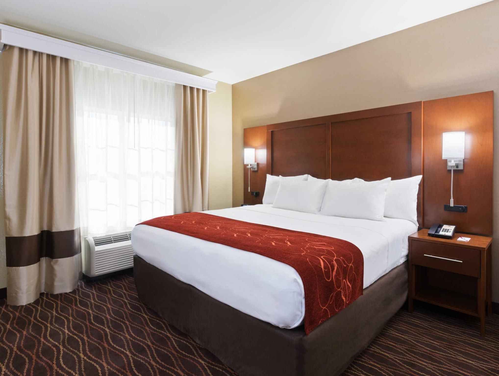 1 King Bed, Suite, Nonsmoking, Accessible