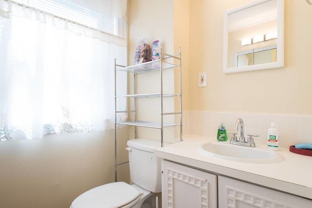 Apartments in Salem Second Floor 3-4 Bedrooms Apartment 9