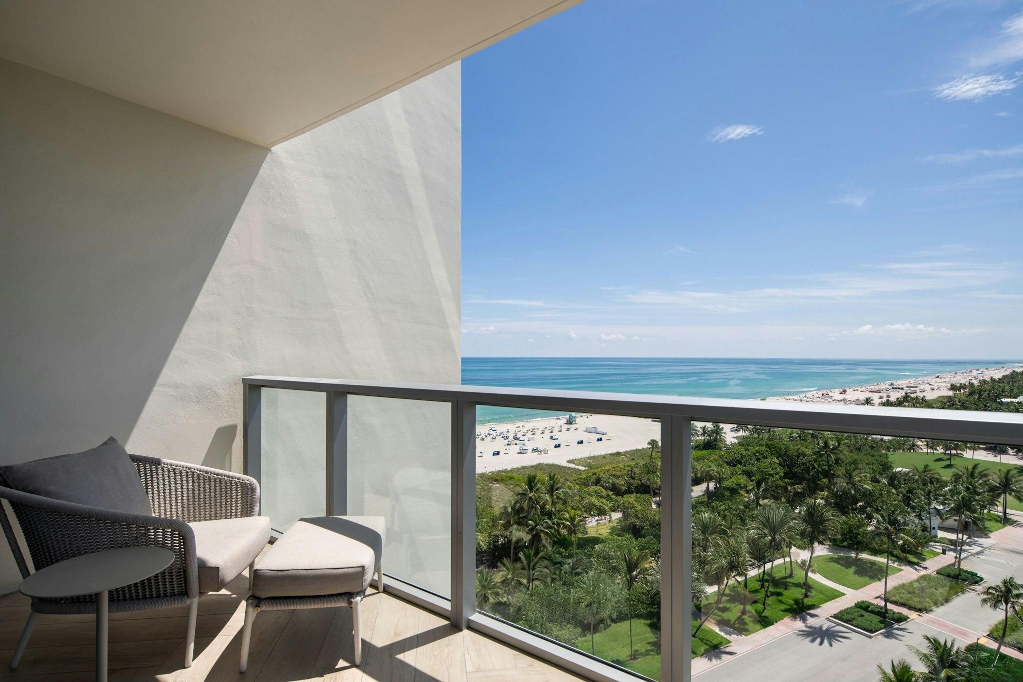 Deluxe, Guest room, 1 King, Ocean view, Balcony