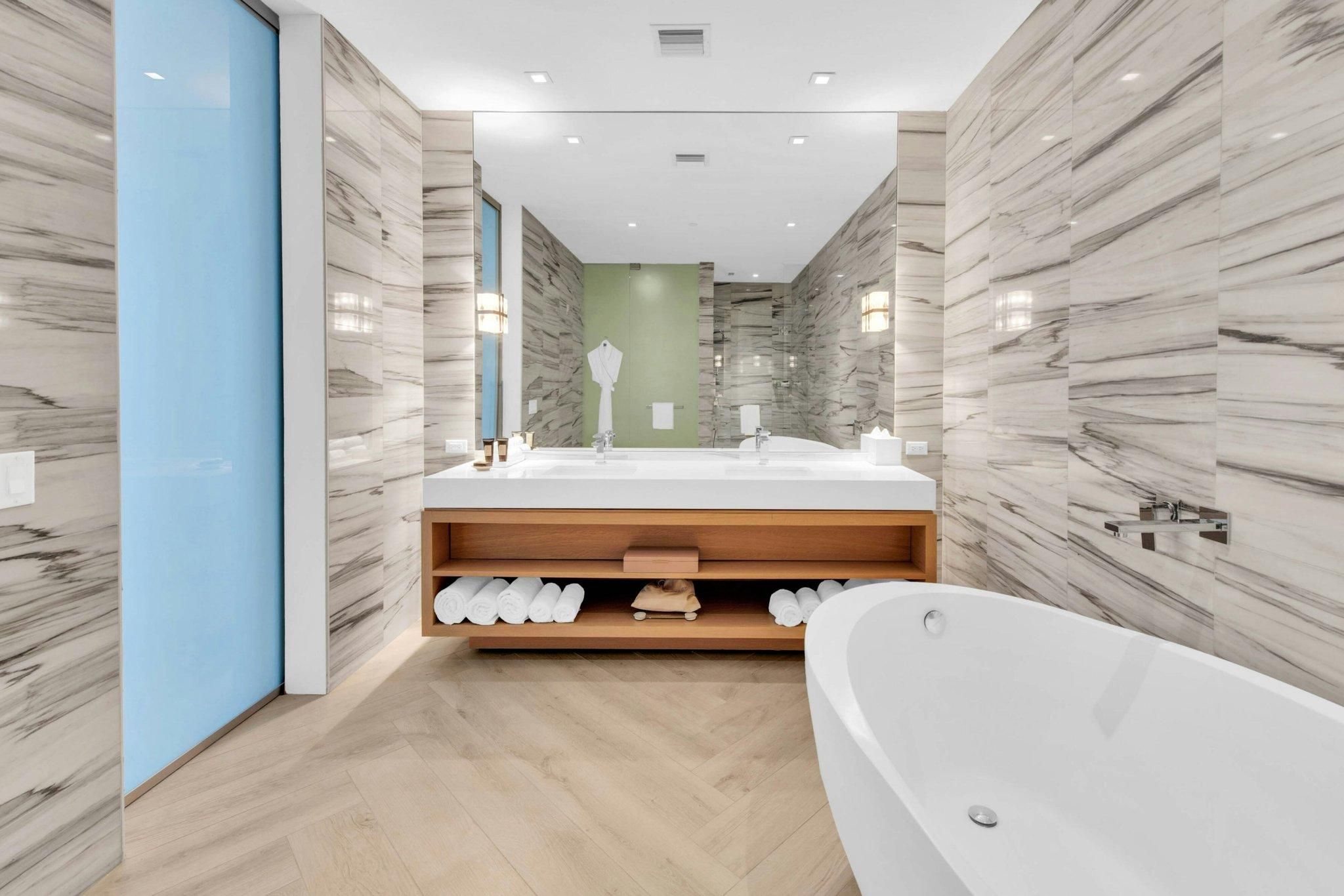 Penthouse 8, 2 Bedroom Bi-level Suite, Bedroom 1: 1 King, Bedroom 2: 1 King, Ocean view, Balcony