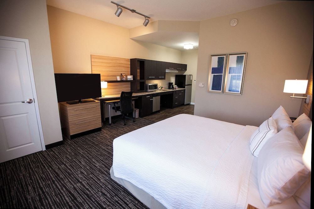 Studio, 1 Queen Bed with Sofa bed, Non Smoking