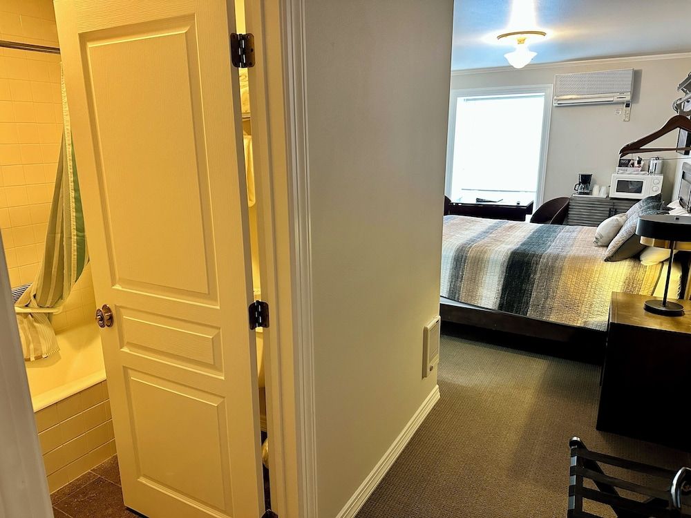 Economy Room, 1 Queen Bed