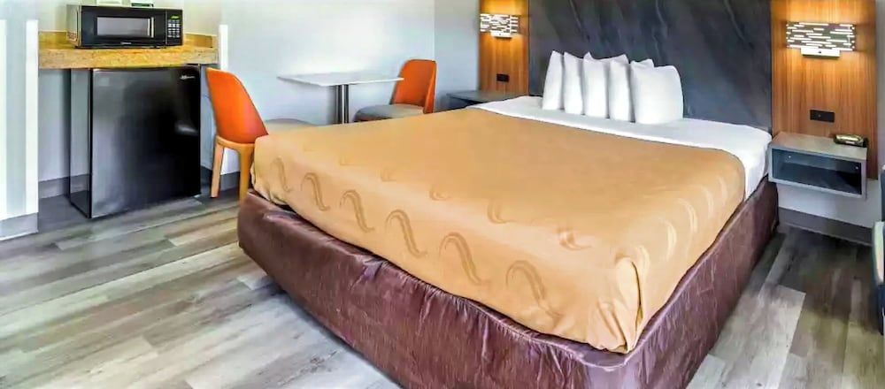 Suite, 1 King Bed, Non Smoking