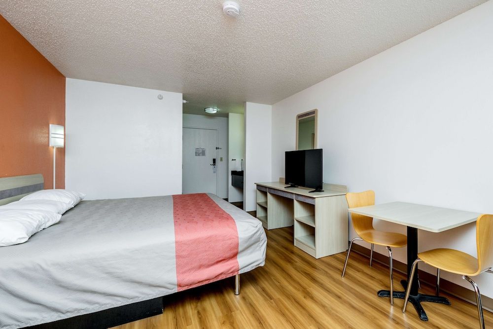Standard Room, 1 King Bed, Smoking