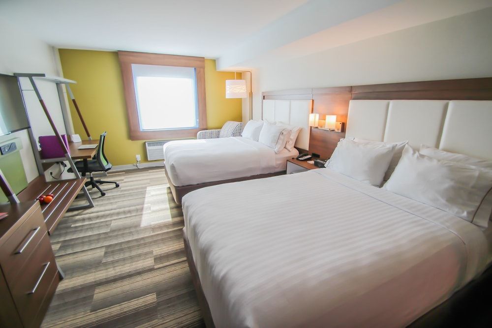 Standard Room, 2 Queen Beds, Accessible (Communications, Miami Airport View)