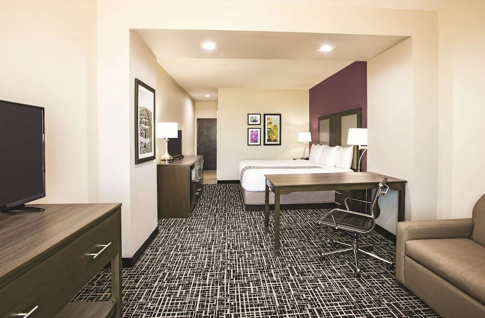 Deluxe Room, Multiple Beds, Accessible, Non Smoking (Mobility/Hearing Impaired Accessible)