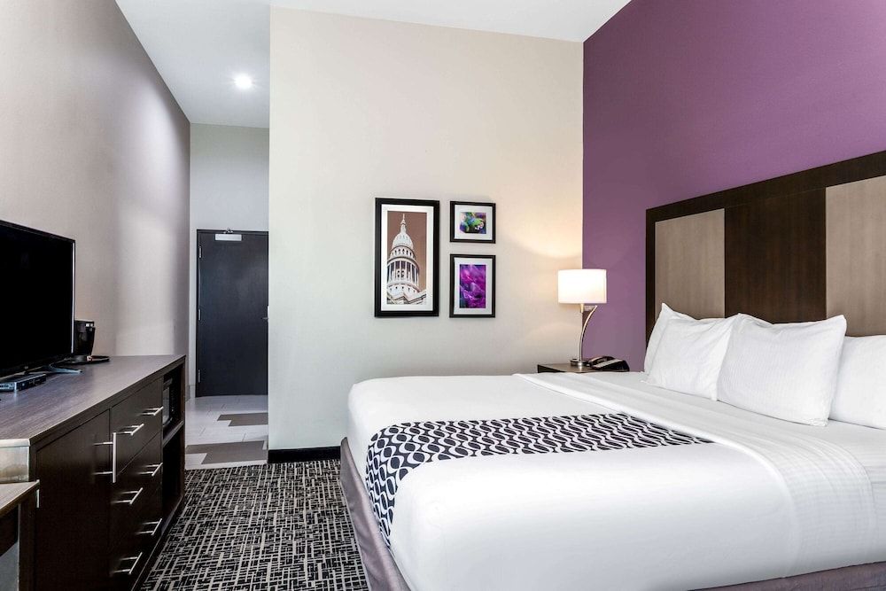 Deluxe Room, Multiple Beds, Accessible, Non Smoking (Mobility/Hearing Impaired Accessible)