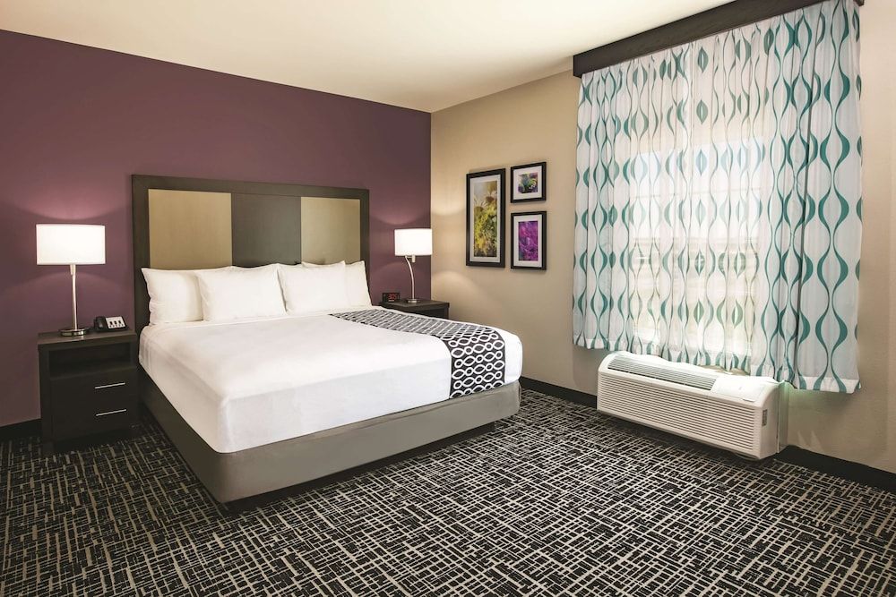 Suite, 1 King Bed, Non Smoking
