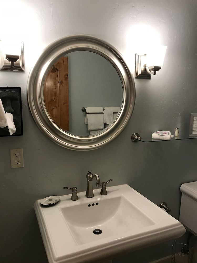 Hotel Sutter Basic Room, 1 King Bed 4