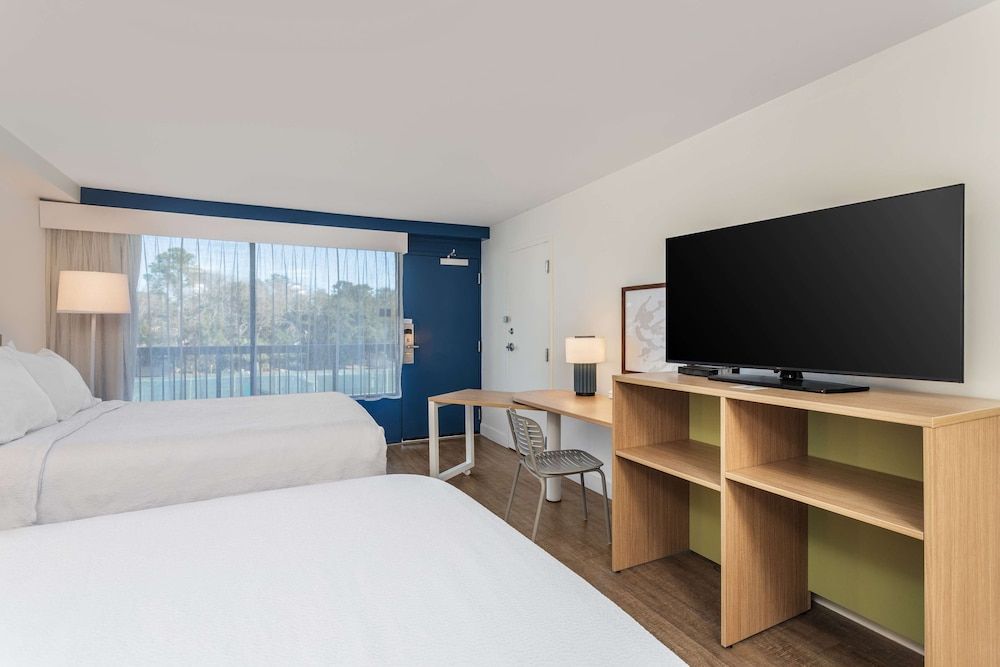 Room, 2 Queen Beds, Accessible, Bathtub