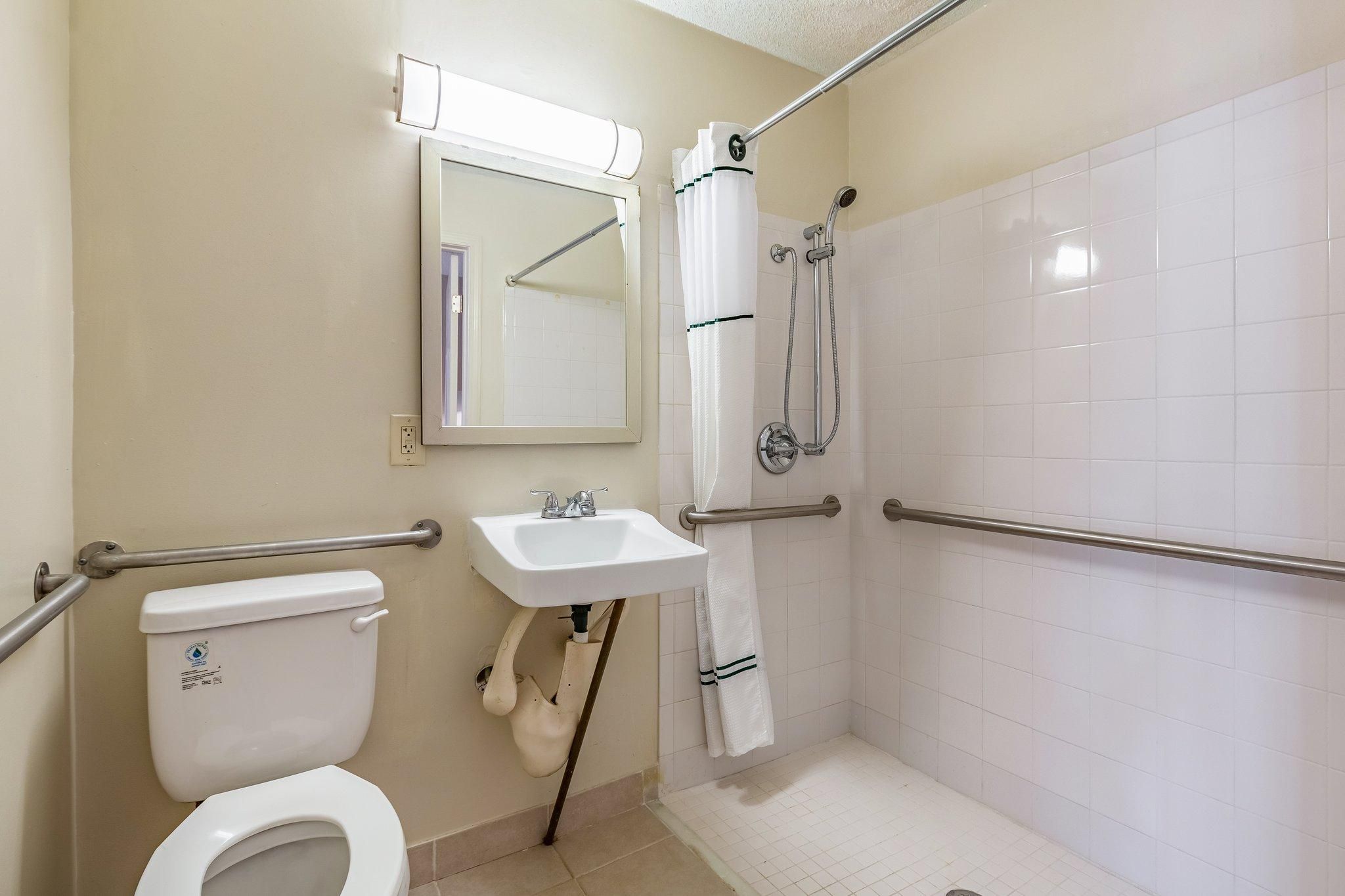 ADA Accessible Studio 1 Queen Bed Smoking