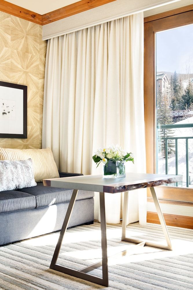 Room, 1 King Bed (Village Slope)
