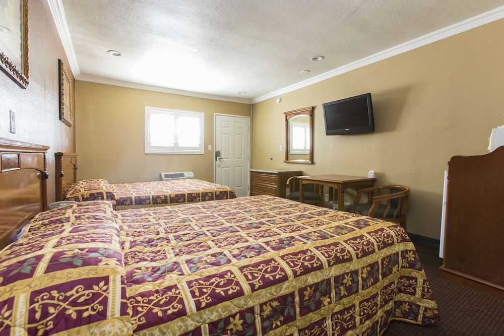 Beverly Inn Standard Double Room, Non Smoking 4