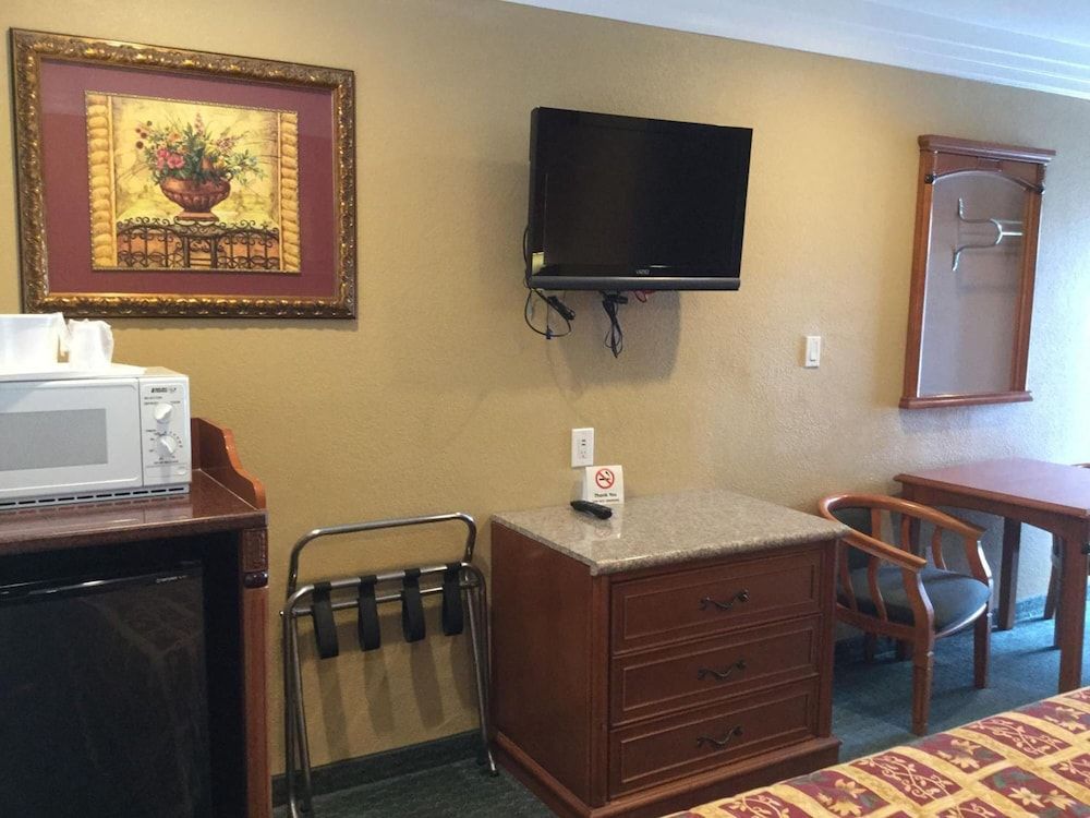 Beverly Inn Standard Double Room, Non Smoking 13