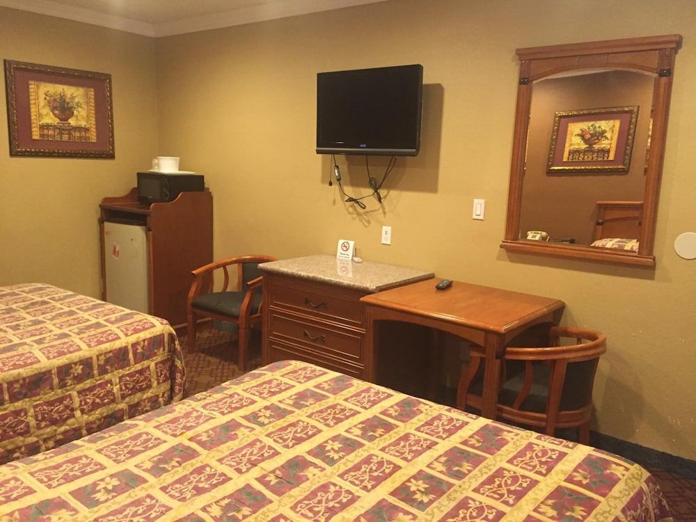 Beverly Inn Standard Double Room, Non Smoking 12