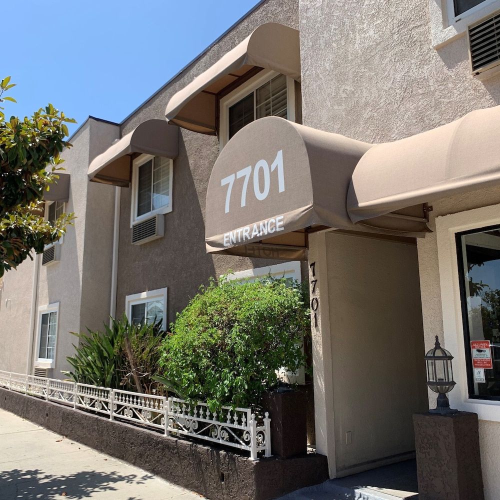 undefined Beverly Inn 8