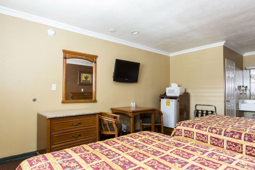 Beverly Inn Standard Double Room, Non Smoking 5