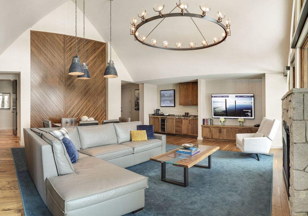 Edgewood Tahoe Resort Suite (Emerald) 3