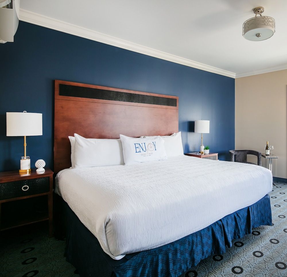 Main Street Guest Room King - Waterfront Collection