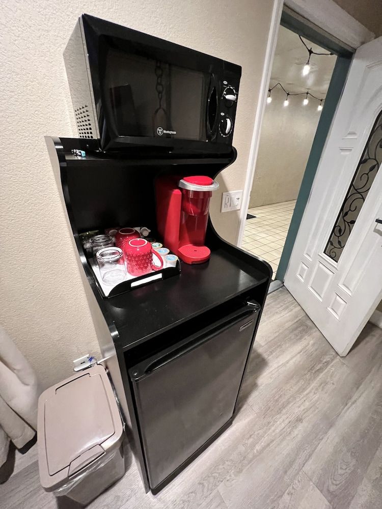 Lantern Light Inn - Romantic Getaway Luxury Suite, Multiple Beds 5