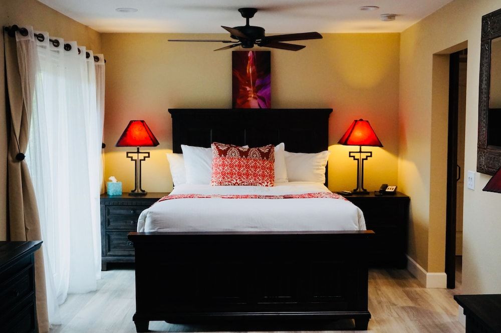 Lantern Light Inn - Romantic Getaway Luxury Suite, Multiple Beds