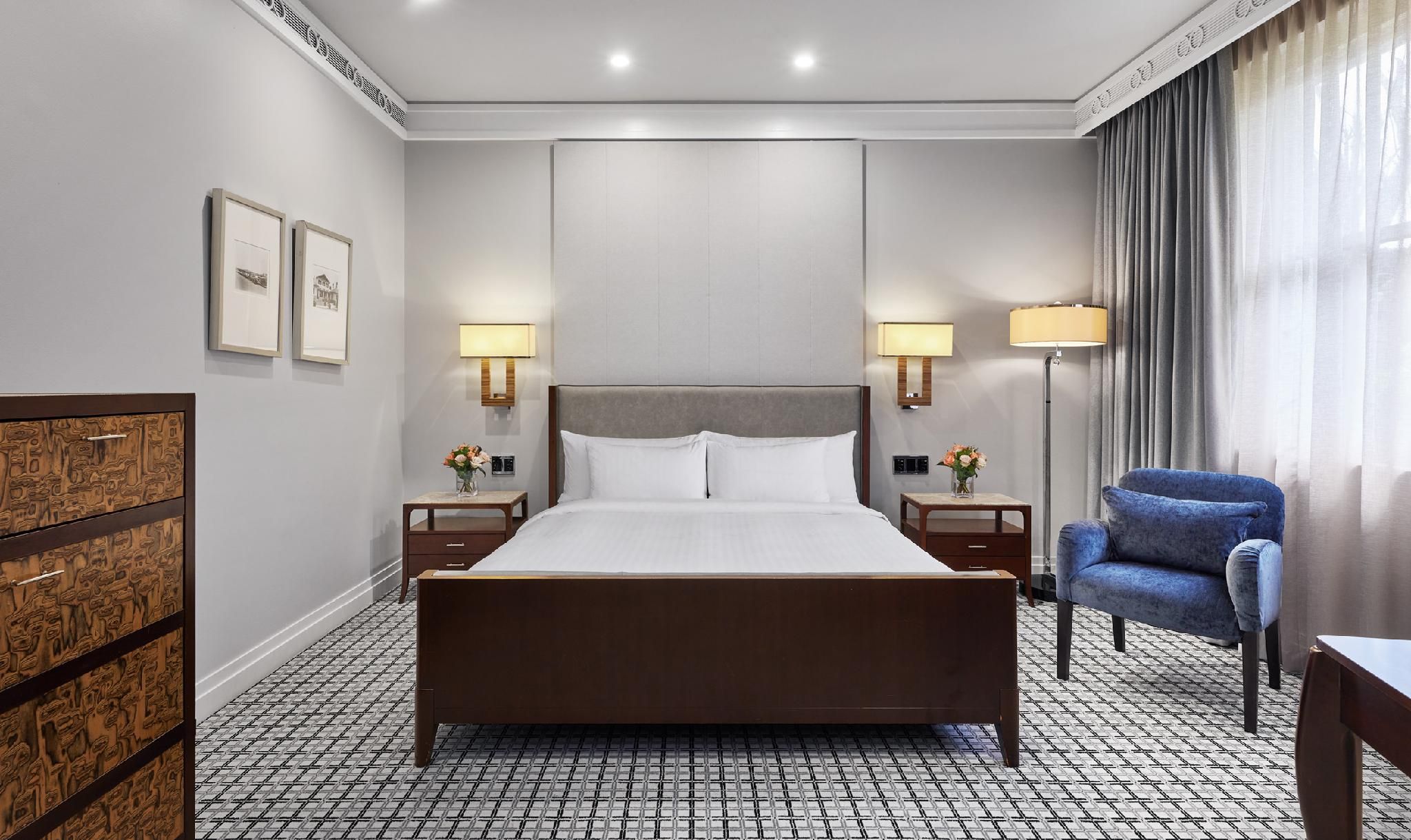 1 King Bed Heritage