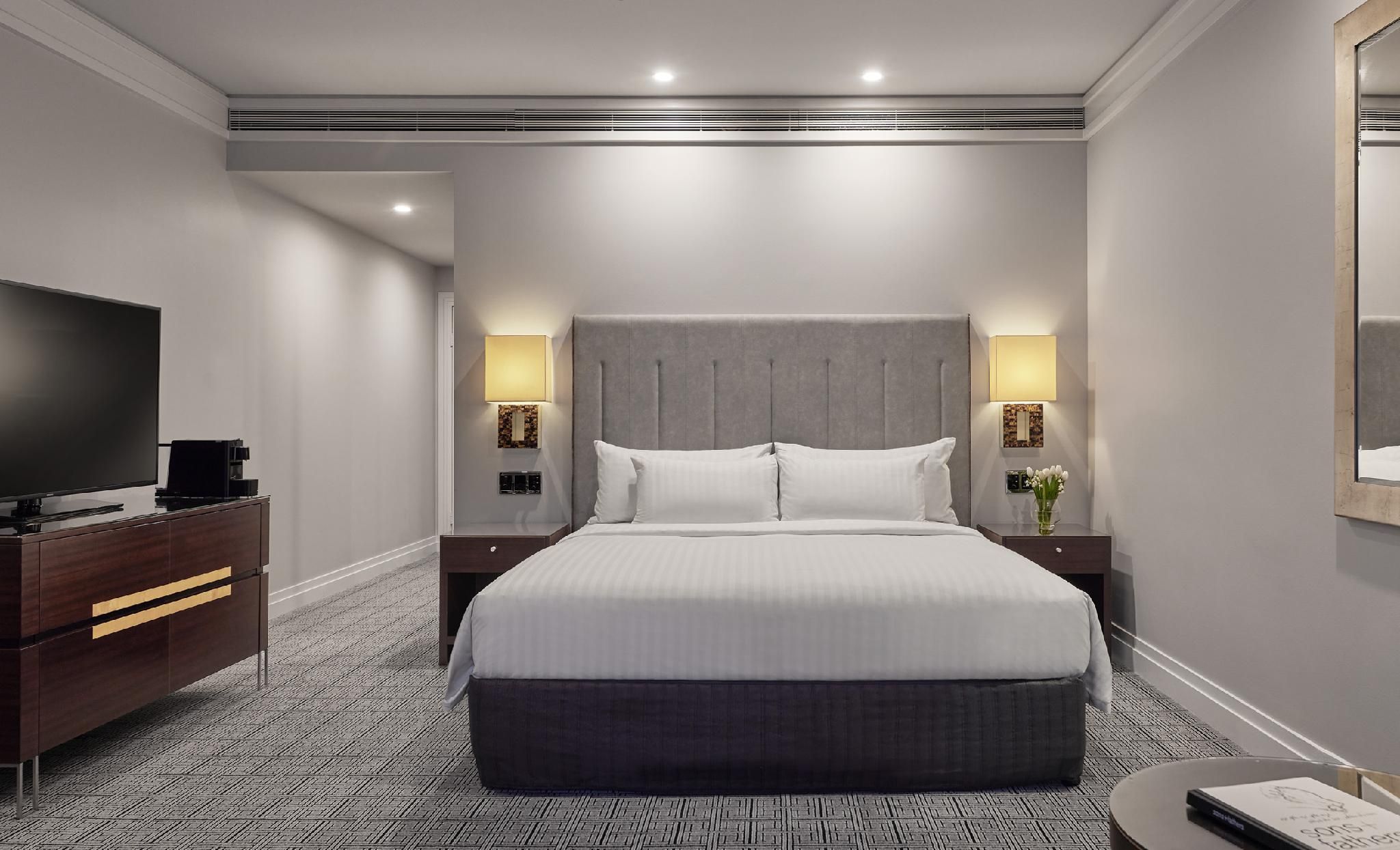 1 King Bed Deluxe