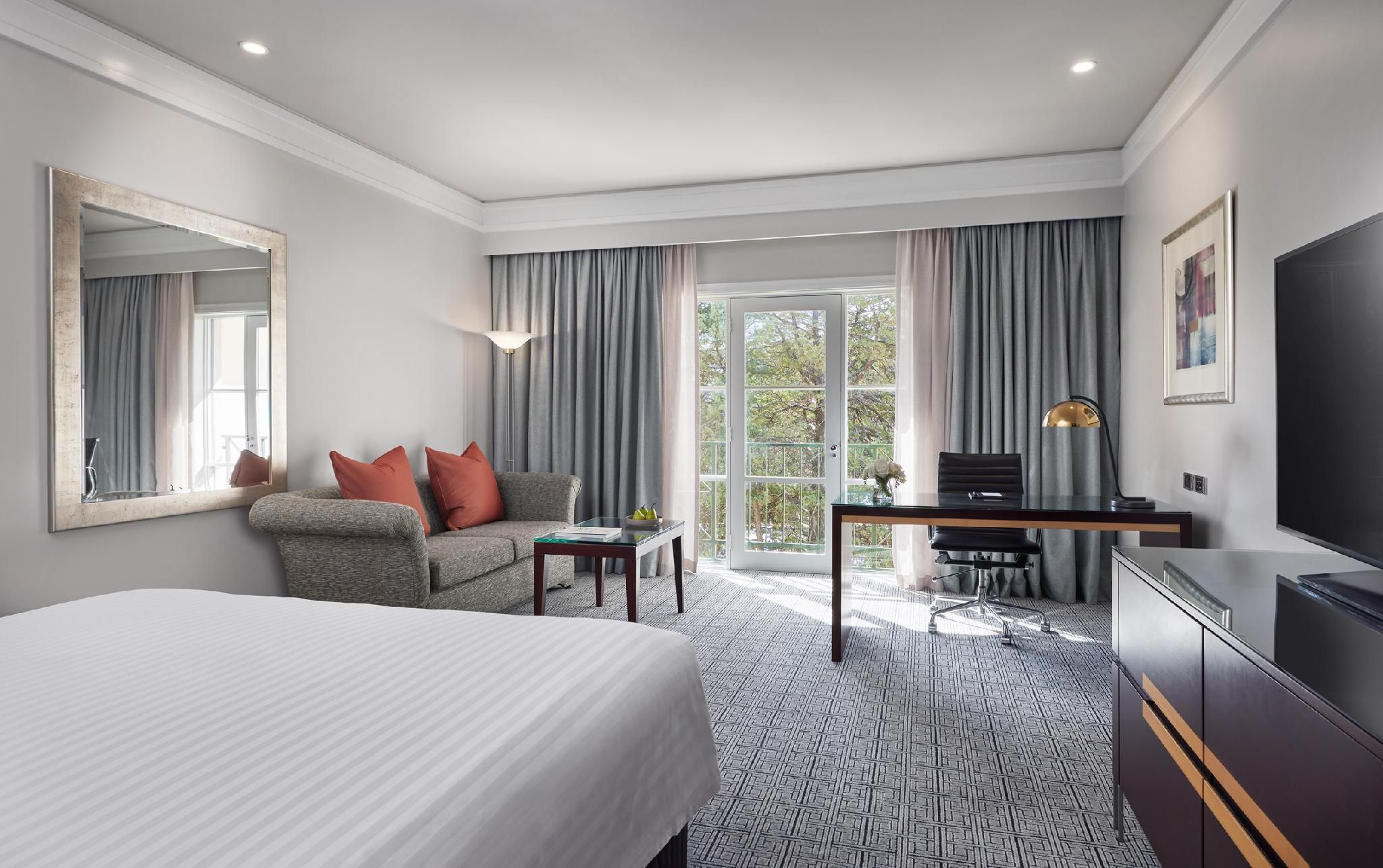 1 King Bed Deluxe