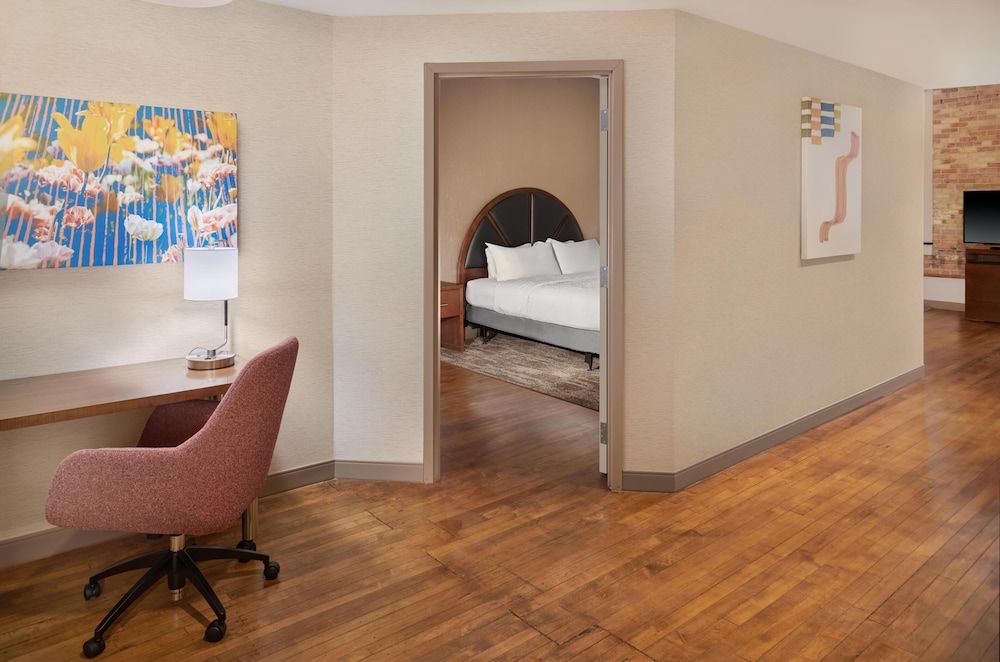 Suite, 1 King Bed, Accessible, Bathtub