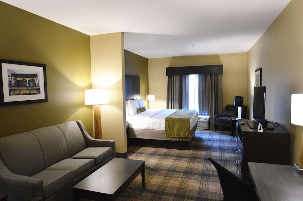 Best Western Plus New Orleans Airport Hotel Suite, 1 King Bed, Non Smoking, Refrigerator & Microwave 2