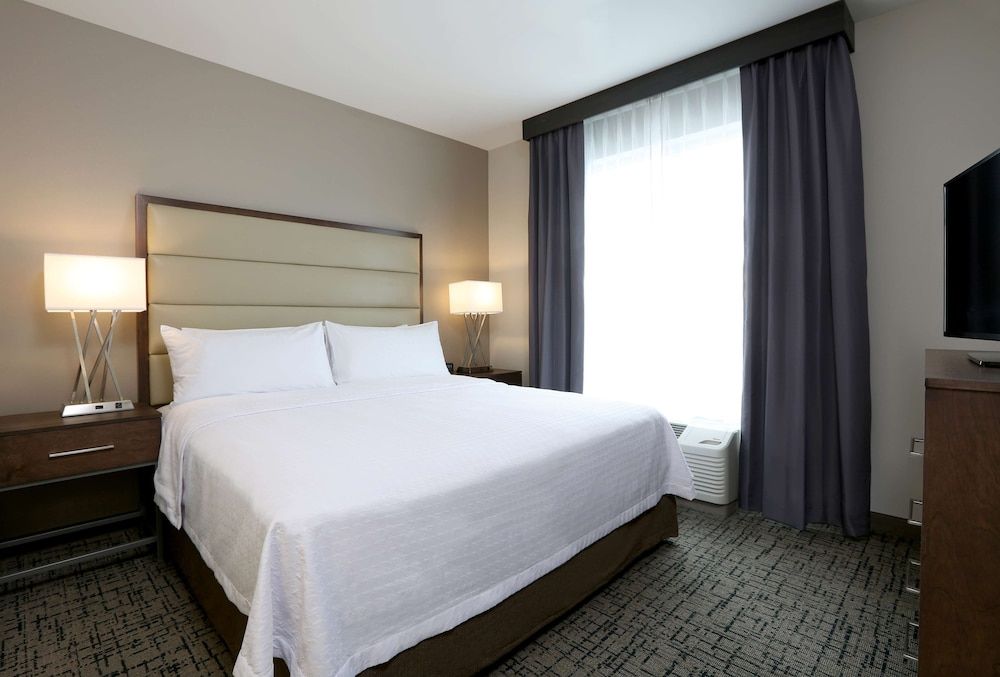 Suite, 1 King Bed, Accessible (Roll-In Shower)