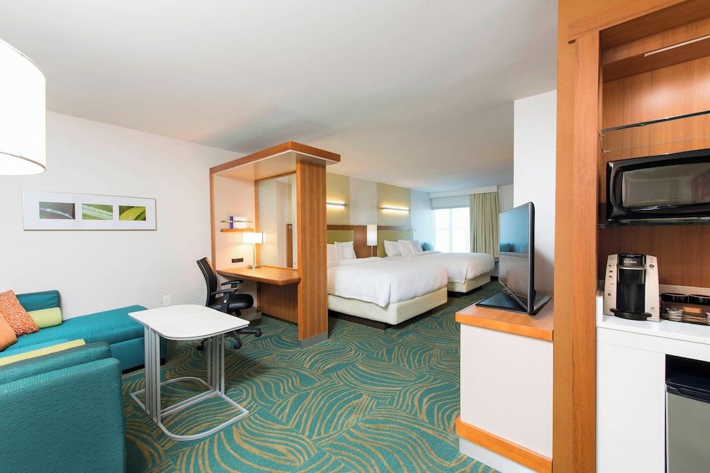 Suite, Multiple Beds (Hearing Accessible)