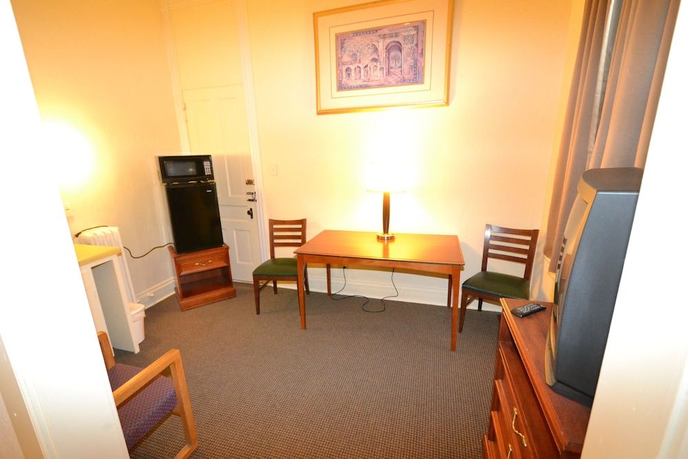 Billie the Kid - Micro/fridge, sink in room, living area. Shared community restrooms/showers