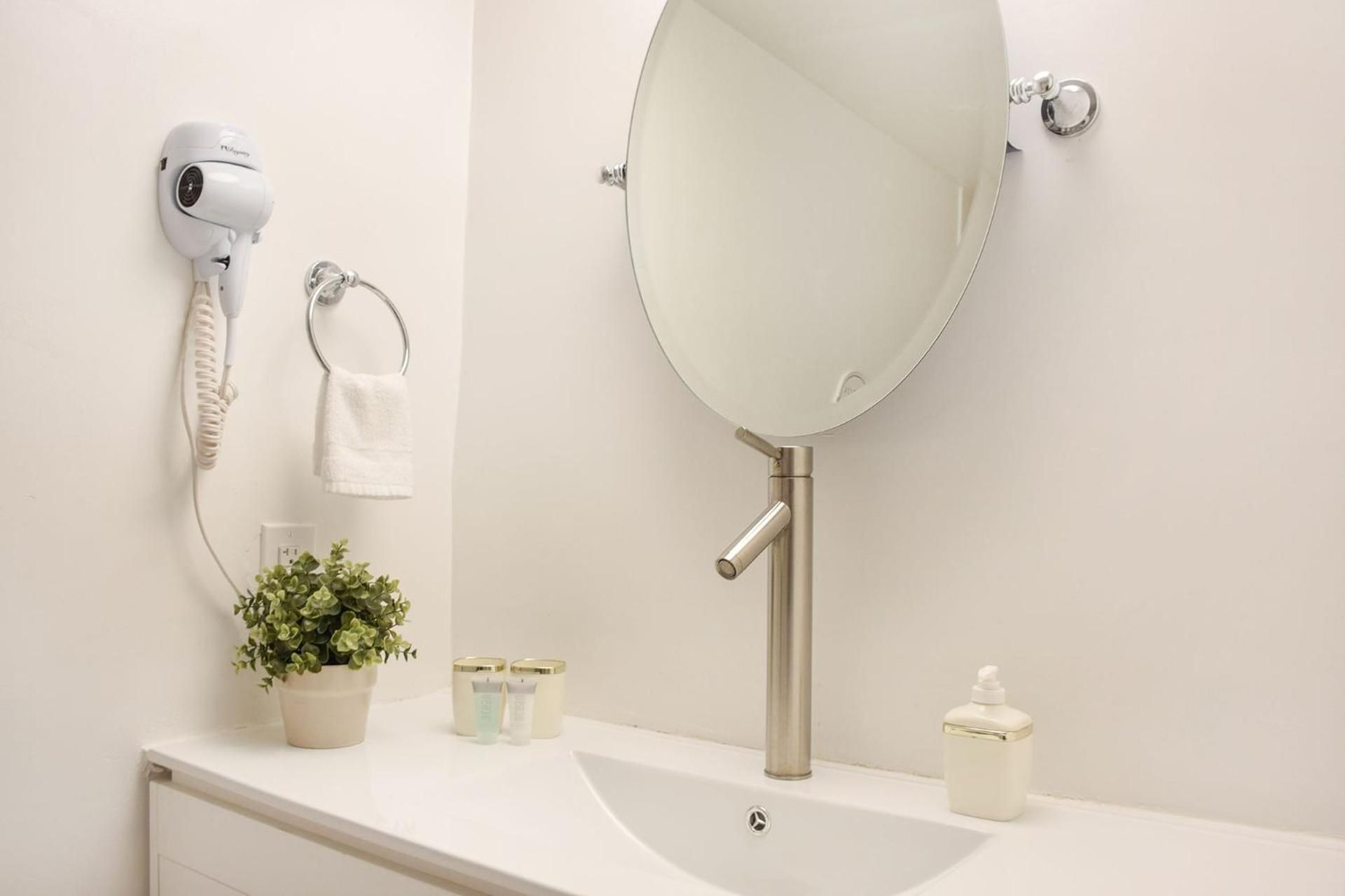 undefined Seacoast Suites on Miami Beach 9