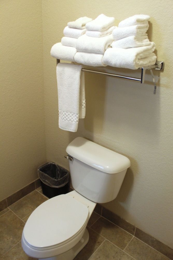 Cobblestone Inn & Suites - Denison - Oak Ridge Room, 2 Queen Beds, Non Smoking 8